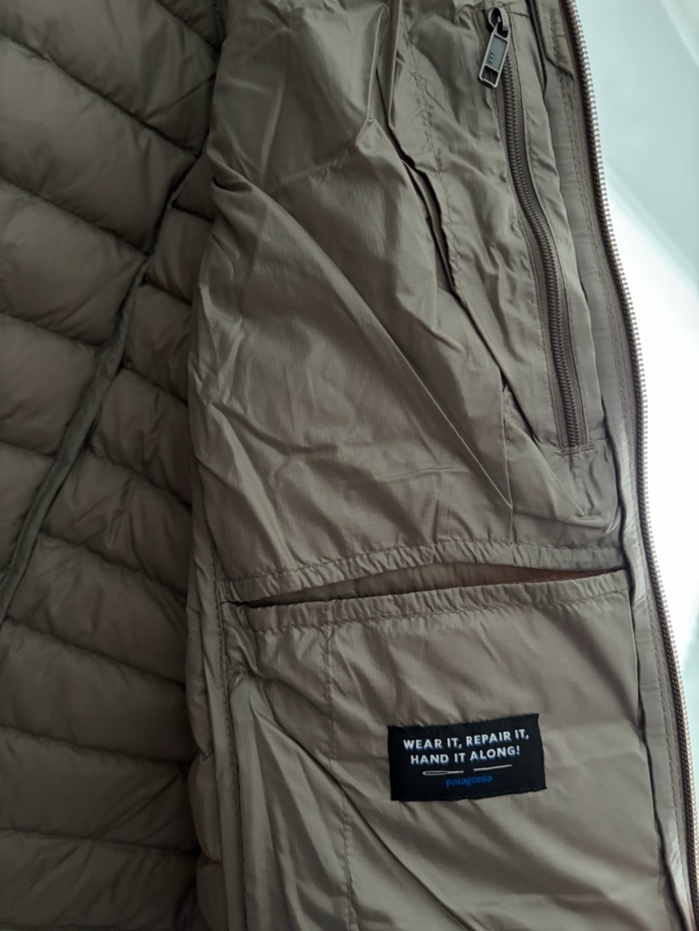 Patagonia Women’s Down Sweater Jacket - Wing Grey - Picture 4 of 6
